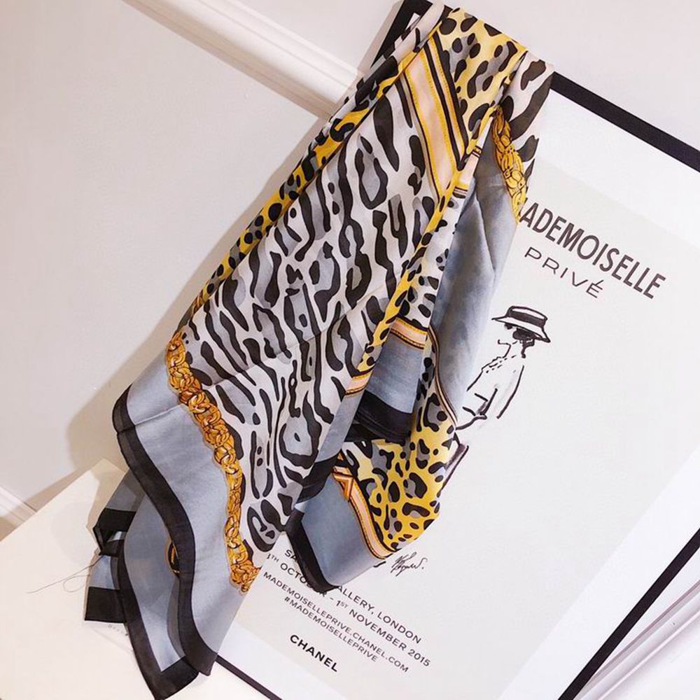 Bv*b*rry Scarf